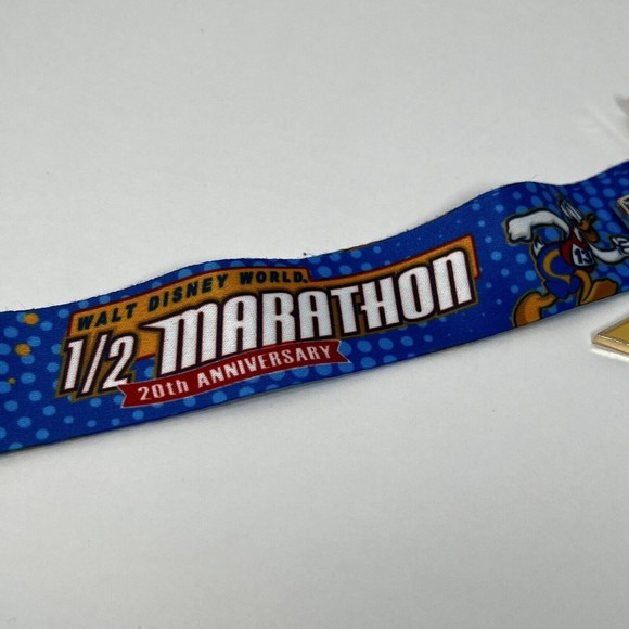 Walt Disney World DONALD DUCK Run 2017 Race Medal Half Marathon 20th Anniversary - Picture 5 of 5